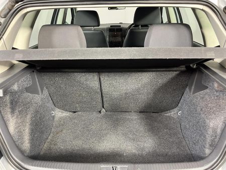 2010-Volkswagen-Polo-16-Comfortline-5-dr_13