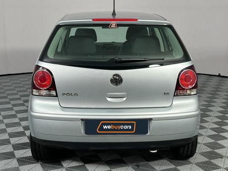 2010-Volkswagen-Polo-16-Comfortline-5-dr_17