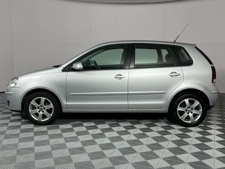 2010-Volkswagen-Polo-16-Comfortline-5-dr_18