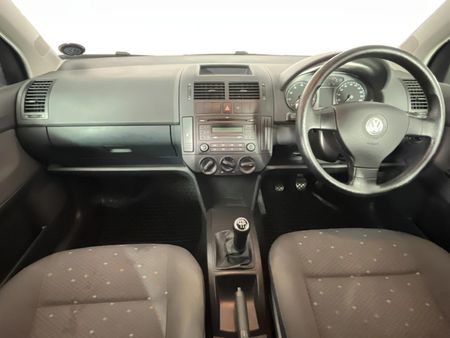 2010-Volkswagen-Polo-16-Comfortline-5-dr_1