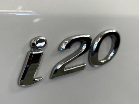 2020-Hyundai-i20-14-Fluid_11