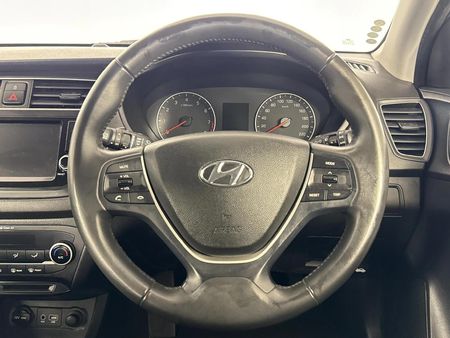 2020-Hyundai-i20-14-Fluid_12