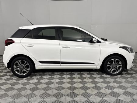 2020-Hyundai-i20-14-Fluid_17