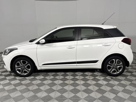 2020-Hyundai-i20-14-Fluid_19