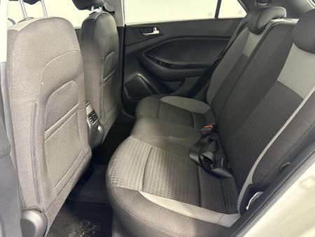 2020-Hyundai-i20-14-Fluid_3
