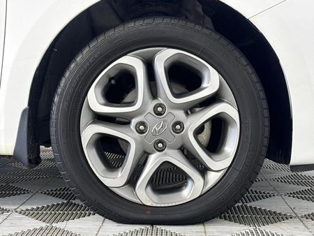 2020-Hyundai-i20-14-Fluid_5