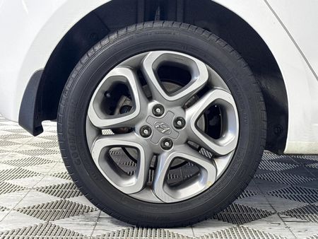 2020-Hyundai-i20-14-Fluid_7