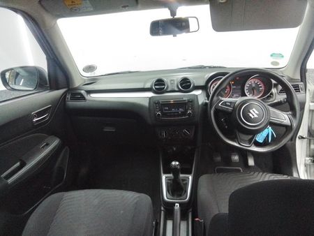 2022-Suzuki-Swift-12-GL_10