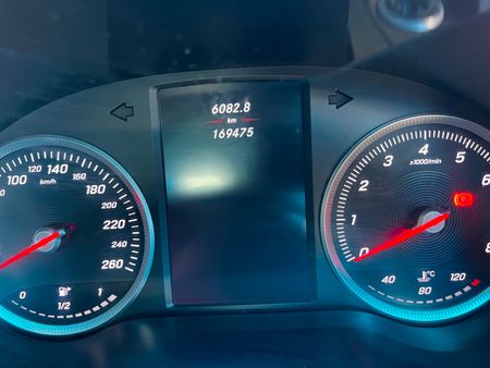 2016-Mercedes-Benz-C-Class-C-180-Avantgarde-Auto_9