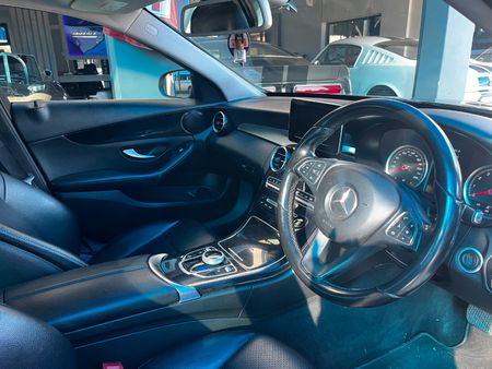 2016-Mercedes-Benz-C-Class-C-180-Avantgarde-Auto_10