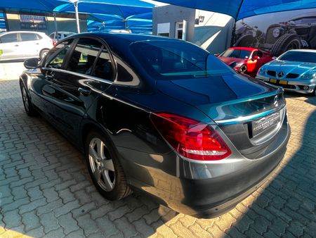 2016-Mercedes-Benz-C-Class-C-180-Avantgarde-Auto_2