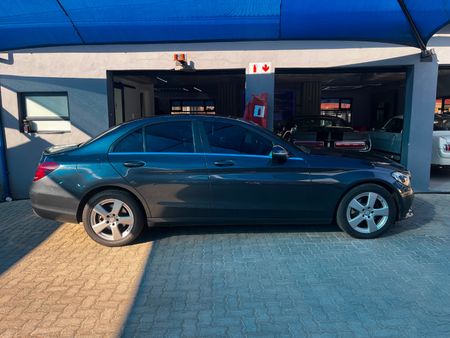 2016-Mercedes-Benz-C-Class-C-180-Avantgarde-Auto_4