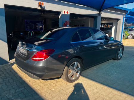 2016-Mercedes-Benz-C-Class-C-180-Avantgarde-Auto_8