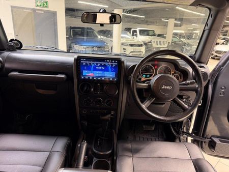 2010-Jeep-Wrangler-Unlimited-38-Rubicon-Auto_7