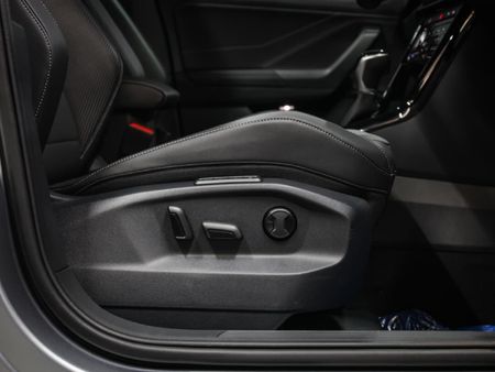 2026-Volkswagen-T-Roc-20-TSI-4M-R-Line-Auto_13