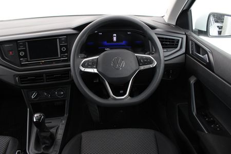 2023-Volkswagen-Polo-10-TSI_5