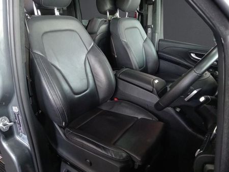 2024-Mercedes-Benz-V-Class-V-300d-Exclusive_9