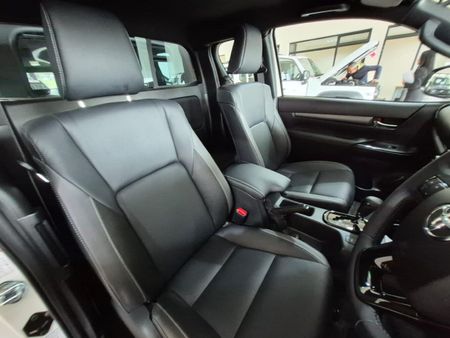 2025-Toyota-Hilux-28-GD-6-Raised-Body-Legend-Auto-Double-Cab_10