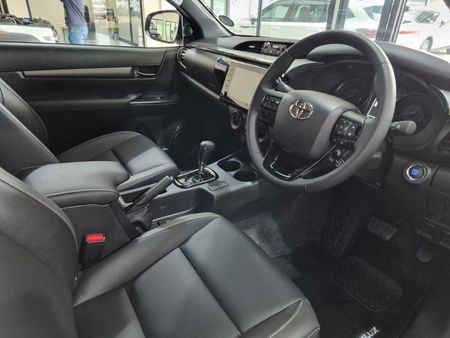 2025-Toyota-Hilux-28-GD-6-Raised-Body-Legend-Auto-Double-Cab_7