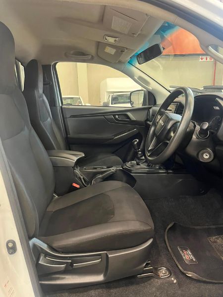 2023-Isuzu-D-Max-19-DDI-HR-L-4x4-Single-Cab_11