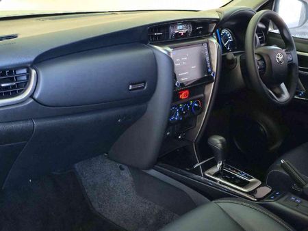 2026-Toyota-Fortuner-24-GD-6-RB-Auto_9