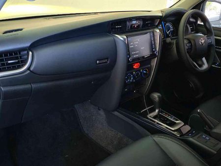 2026-Toyota-Fortuner-24-GD-6-RB-Auto_10