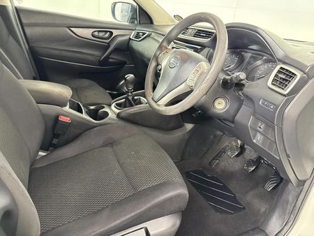2017-Nissan-Qashqai-12T-Visia_9