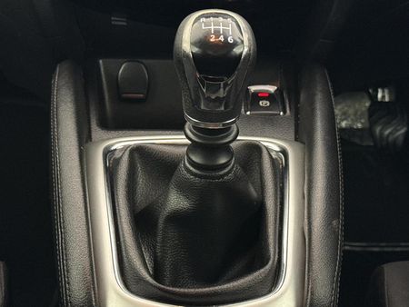 2017-Nissan-Qashqai-12T-Visia_10