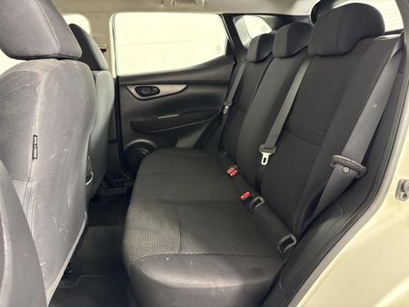 2017-Nissan-Qashqai-12T-Visia_3