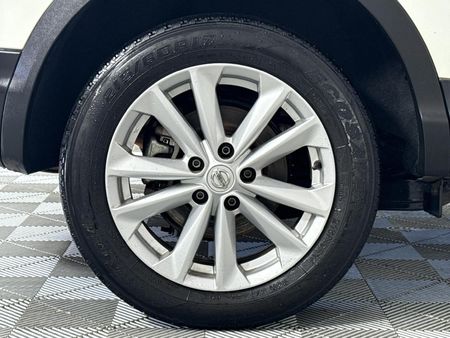 2017-Nissan-Qashqai-12T-Visia_7