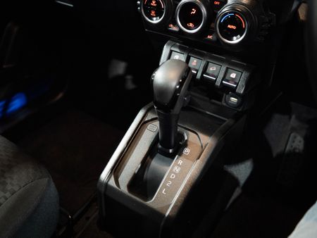 2024-Suzuki-Jimny-15-GLX-Auto_15