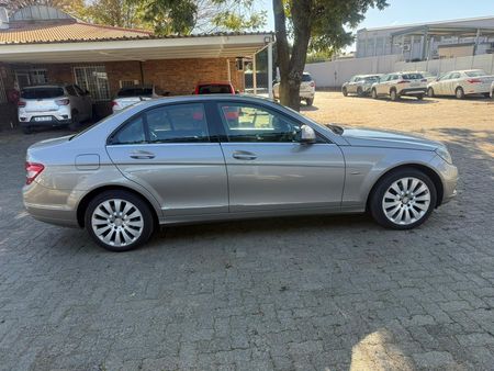 2007-Mercedes-Benz-C-Class-C-200K-Classic-Auto_4
