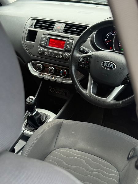 2014-Kia-Rio-12-5-dr_11
