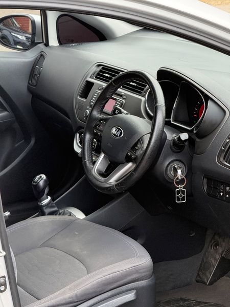 2014-Kia-Rio-12-5-dr_12