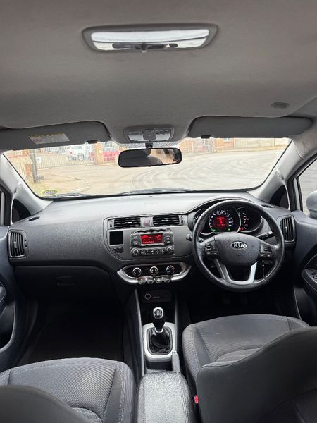 2014-Kia-Rio-12-5-dr_14
