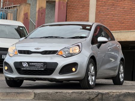2014-Kia-Rio-12-5-dr_1
