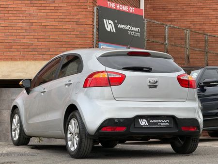 2014-Kia-Rio-12-5-dr_4