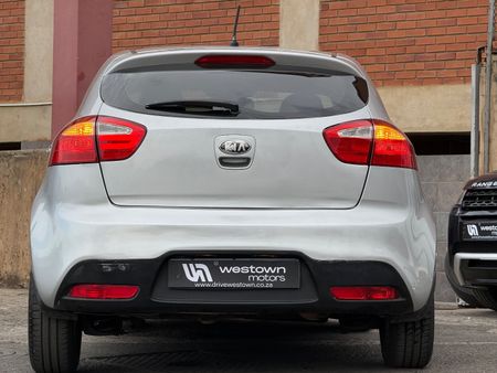 2014-Kia-Rio-12-5-dr_5