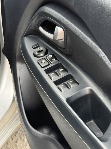 2014-Kia-Rio-12-5-dr_8