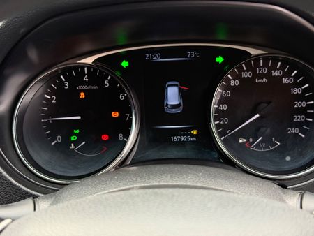 2016-Nissan-X-Trail-20-XE_11