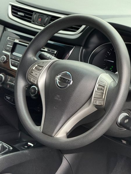 2016-Nissan-X-Trail-20-XE_12