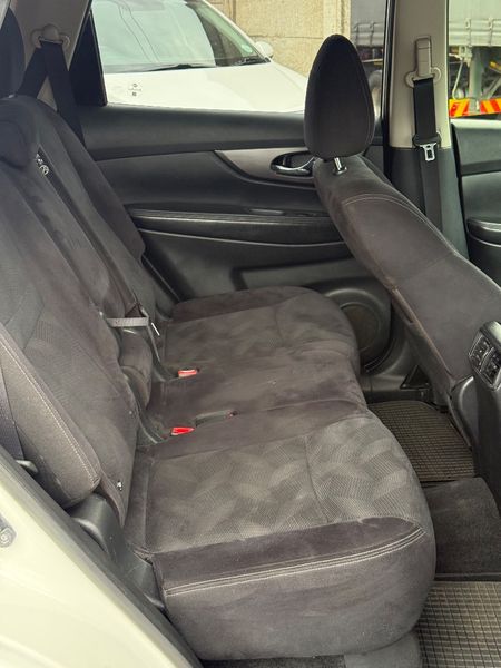 2016-Nissan-X-Trail-20-XE_13