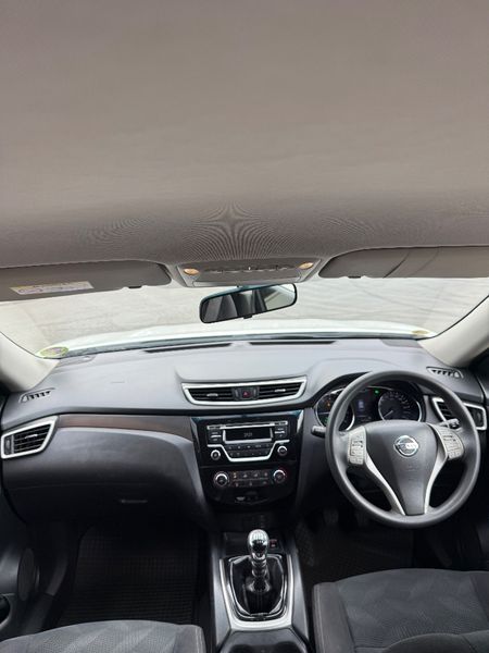 2016-Nissan-X-Trail-20-XE_14