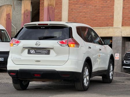 2016-Nissan-X-Trail-20-XE_3
