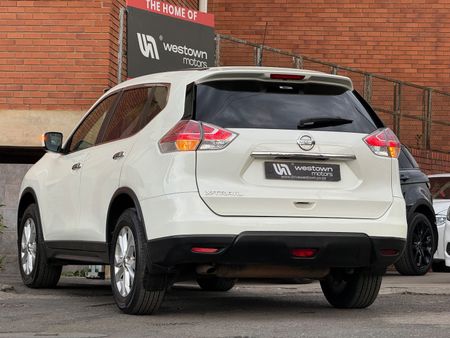 2016-Nissan-X-Trail-20-XE_4