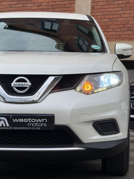 2016-Nissan-X-Trail-20-XE_6