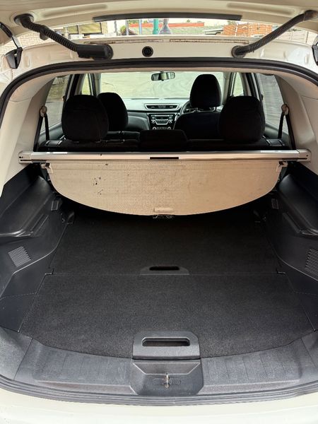 2016-Nissan-X-Trail-20-XE_8