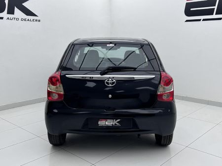 2013-Toyota-Etios-15-XS-5-dr_4