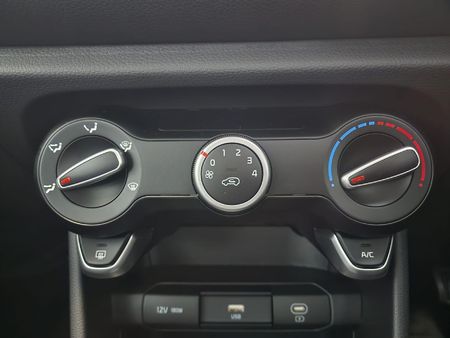 2025-Kia-Picanto-10-LS_12