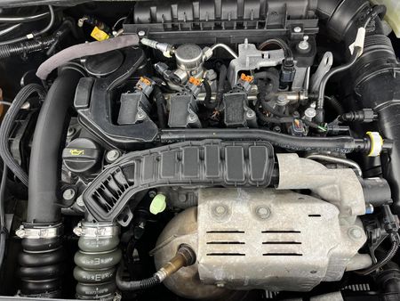 2021-Peugeot-2008-GT-12T-Auto_13